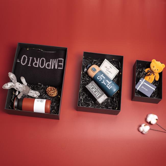 Atacado papelão reciclável cosméticos caixa de roupas caixa de presente de papel rosa personalizado embalagem com logotipo