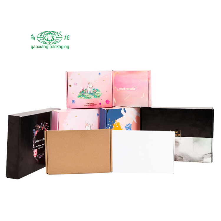 Caixa de correio impressa com logotipo personalizado ecologicamente correta roupas duráveis ​​sapatos de presente embalagem de papel caixas de transporte de papelão