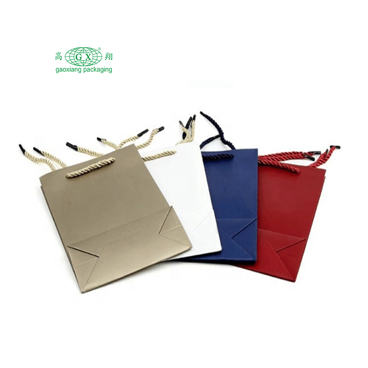Saco de papel de alça de presente de compras de luxo saco de papel kraft de natal saco de papel personalizado