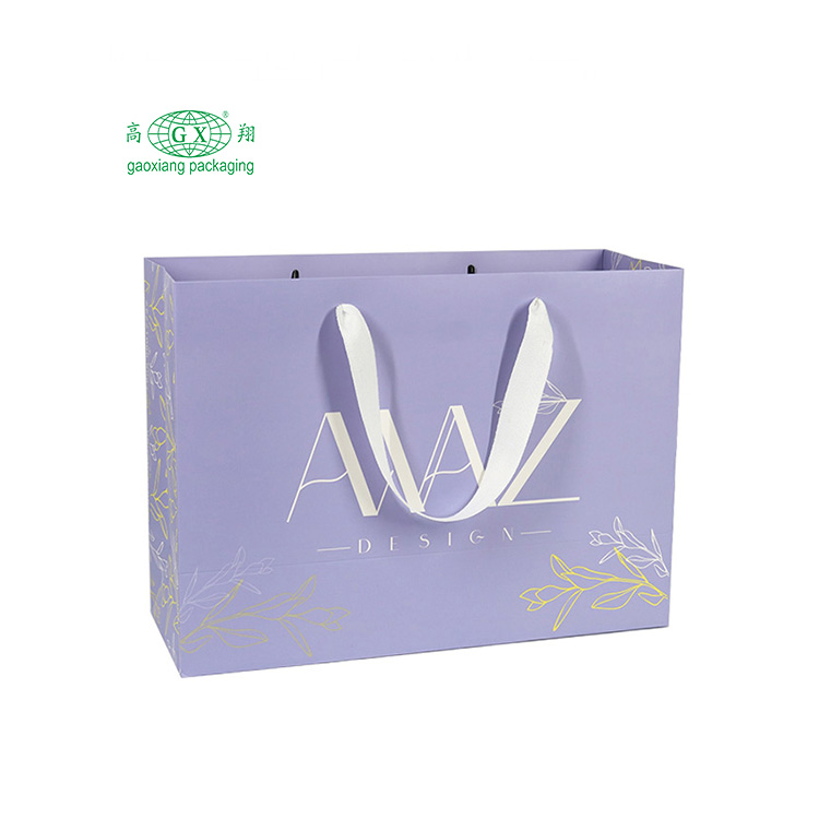 Preço barato por atacado presente de marca famosa de luxo personalizado impresso saco de papel kraft branco com seu próprio logotipo
