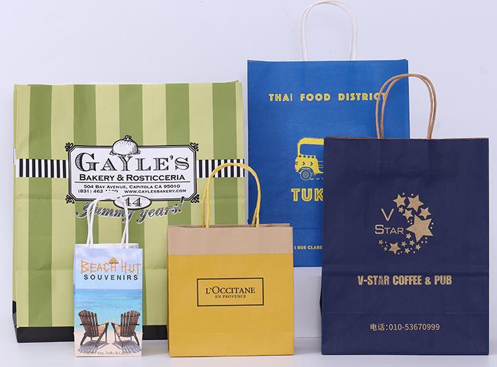 Saco de papel kraft marrom reciclável para compras por atacado com logotipo personalizado e alça plana torcida