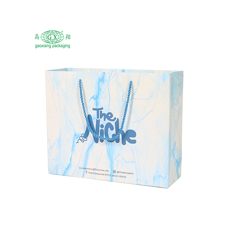 Preço barato por atacado presente de marca famosa de luxo personalizado impresso saco de papel kraft branco com seu próprio logotipo