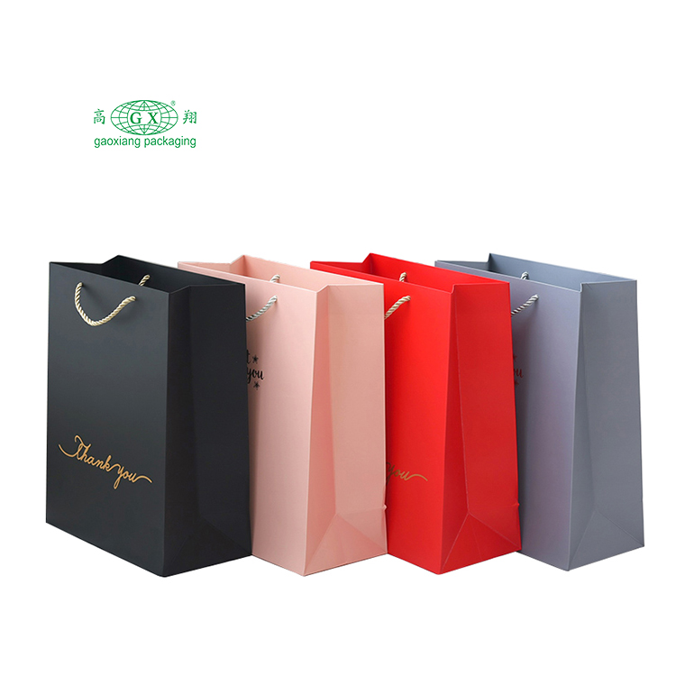 Sacos de compras de papel kraft de luxo rosa preto branco personalizados por atacado com logotipo