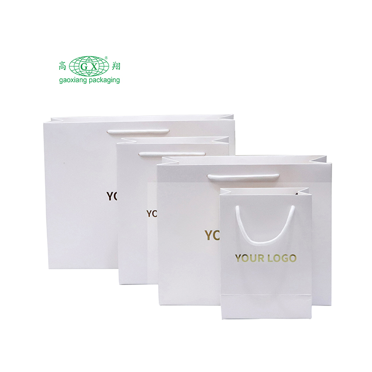 Sacos de compras personalizados roupas design de logotipo impresso em ouro sacos de embalagem de papel cartão branco para varejo