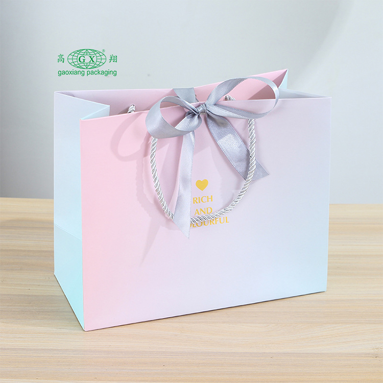 Saco de papel de alça de presente de compras de luxo saco de papel kraft de natal saco de papel personalizado