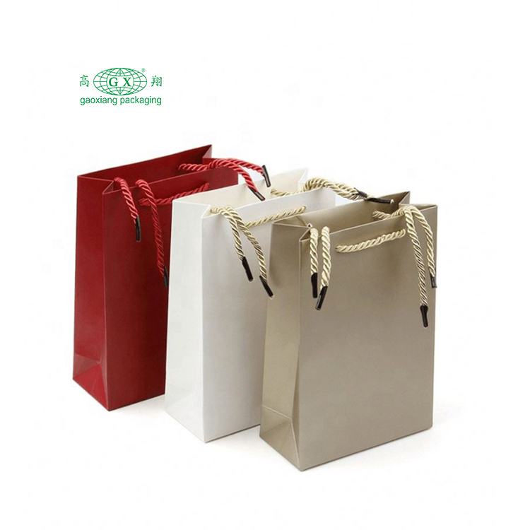 Bolsas de papel com logotipo personalizado de fábrica para embalagem de presente de luxo sacola de papel reutilizável